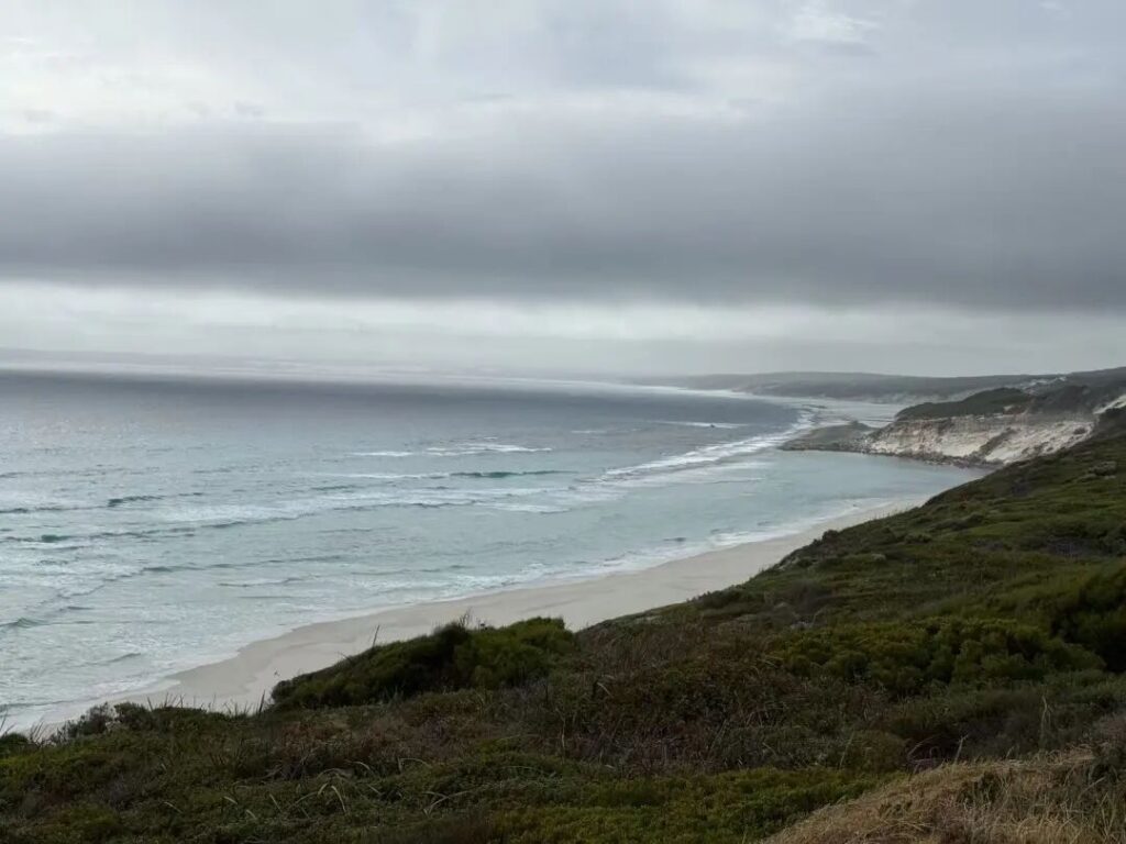 Esperance海岸阴天景观