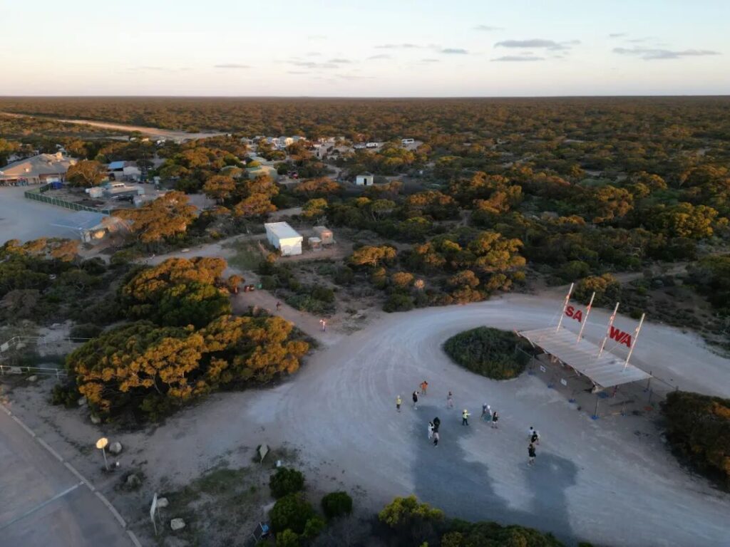 边境村傍晚航拍全景