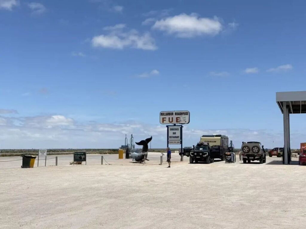 Nullarbor Roadhouse加油站全景